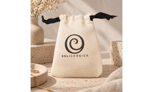 Pochon OSL Corsica en tissu écru avec logo noir et cordons noirs