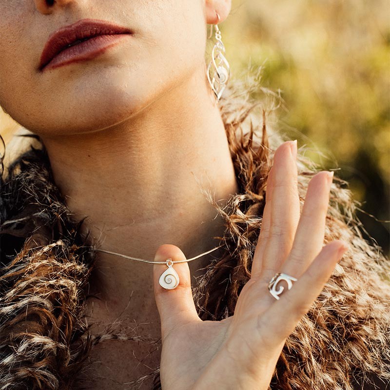 Petit Pendentif En œil De Sainte-Lucie Blanc - Forme Goutte - Argent 925
