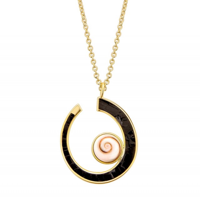 Collier œil ste Lucie doré avec éclat d'onyx