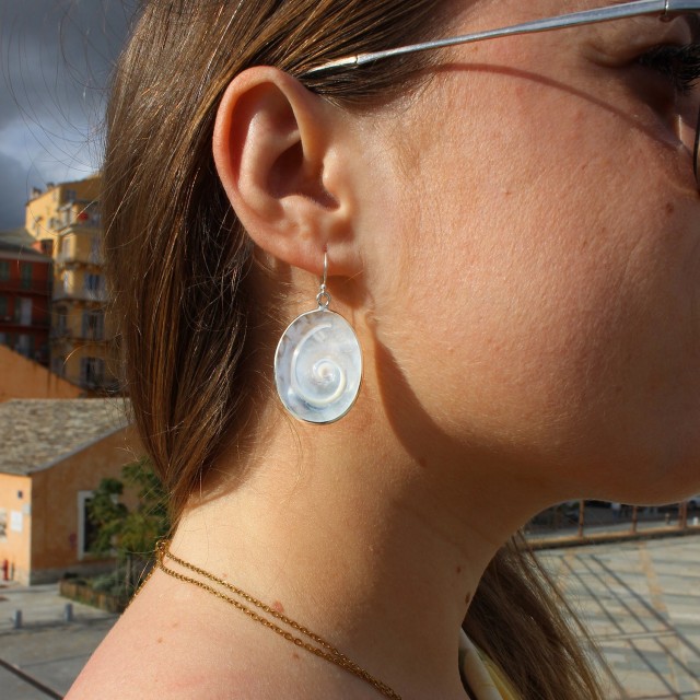 Boucles argent & nacre naturelle – SEC166
